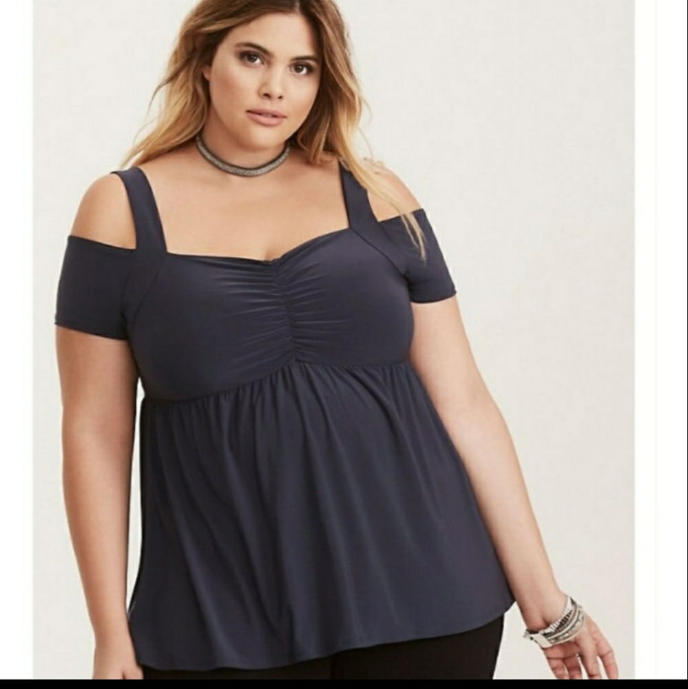 Torrid 4 grey stretchy cold shoulder babydoll top